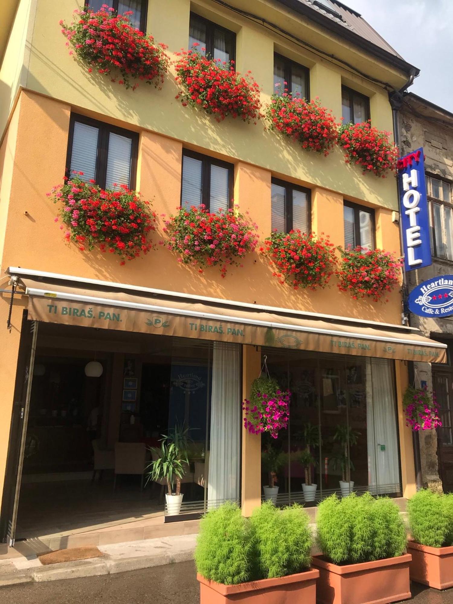Heartland City B&B Tuzla Buitenkant foto