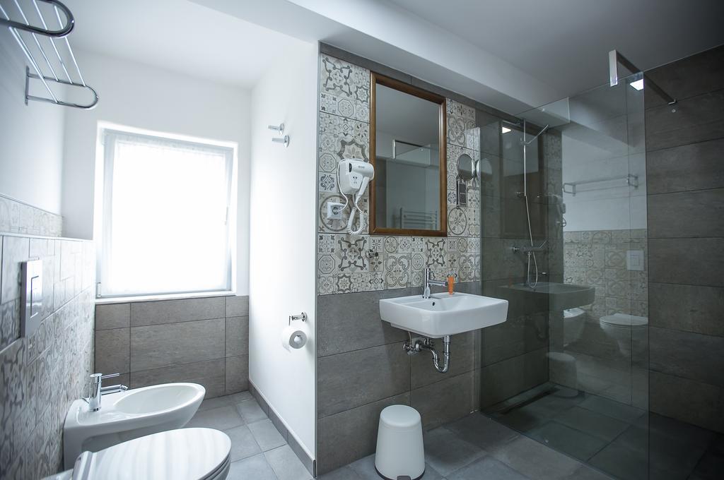 Heartland City B&B Tuzla Buitenkant foto