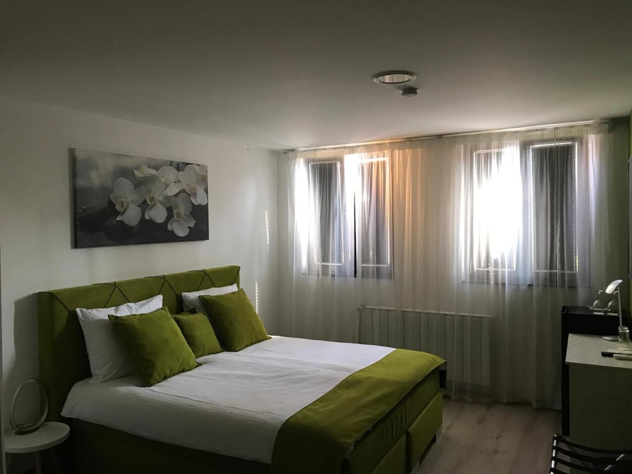 Heartland City B&B Tuzla Buitenkant foto